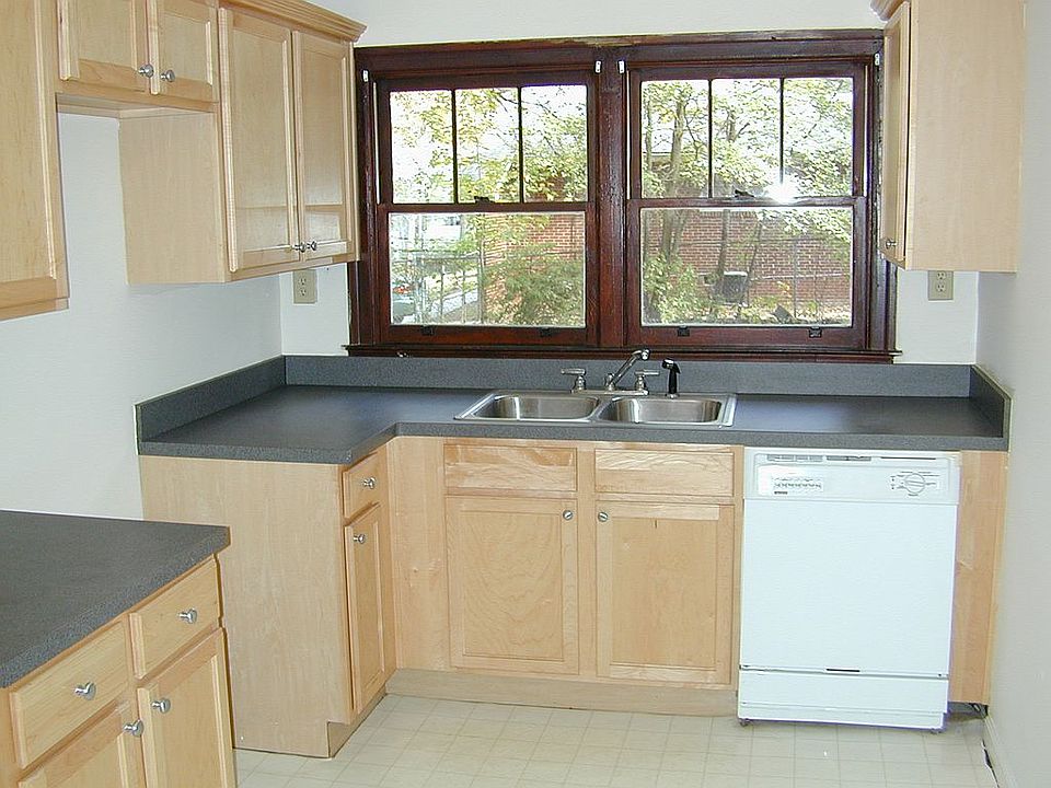 2nd image of 1555 Wainwright Dr