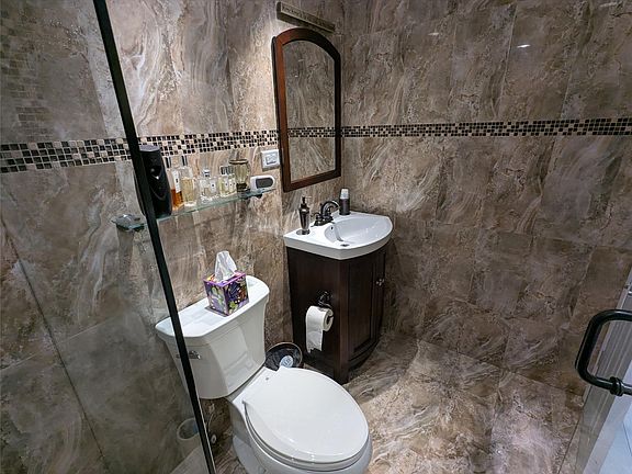 2nd image of 1800 N Andrews Avenue #9G