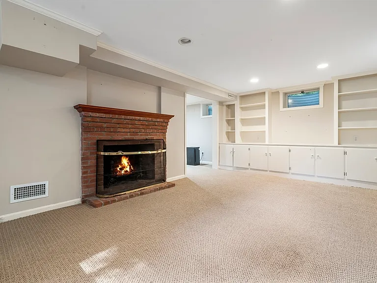 131 Montvale Rd — Photo 33
