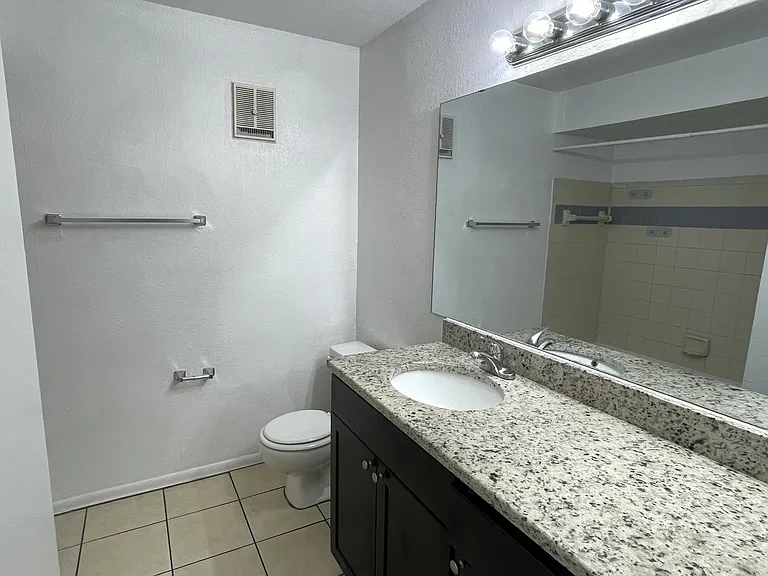 1972 Lake Atriums Cir #181 — Photo 10