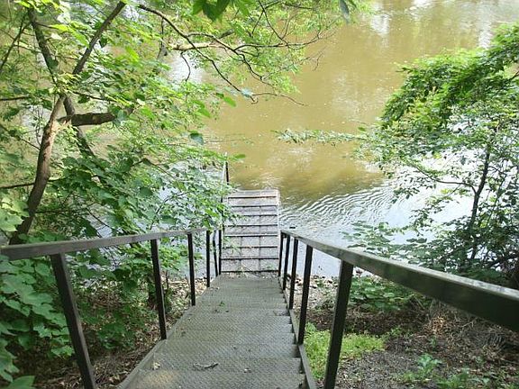 4th image of 3107 Park Dr