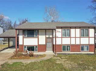 11919 Breezemont Dr, Maryland Heights, MO