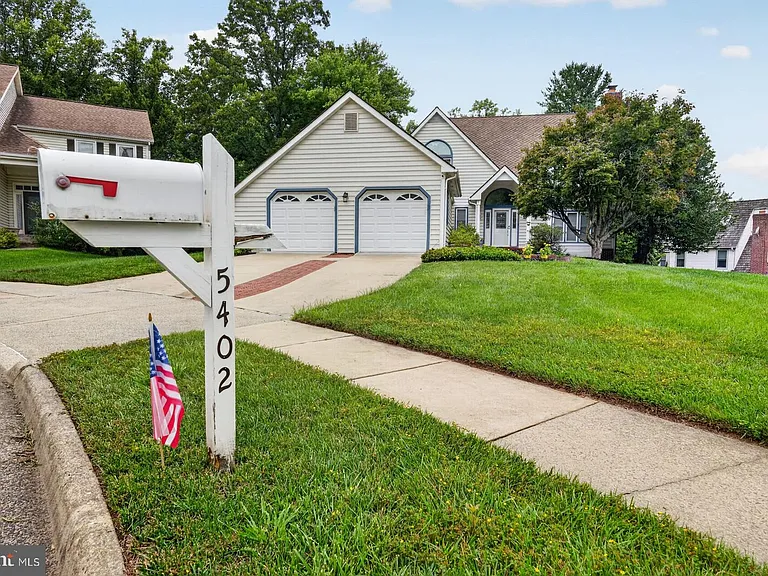 5402 Ashcomb Ct — Photo 3