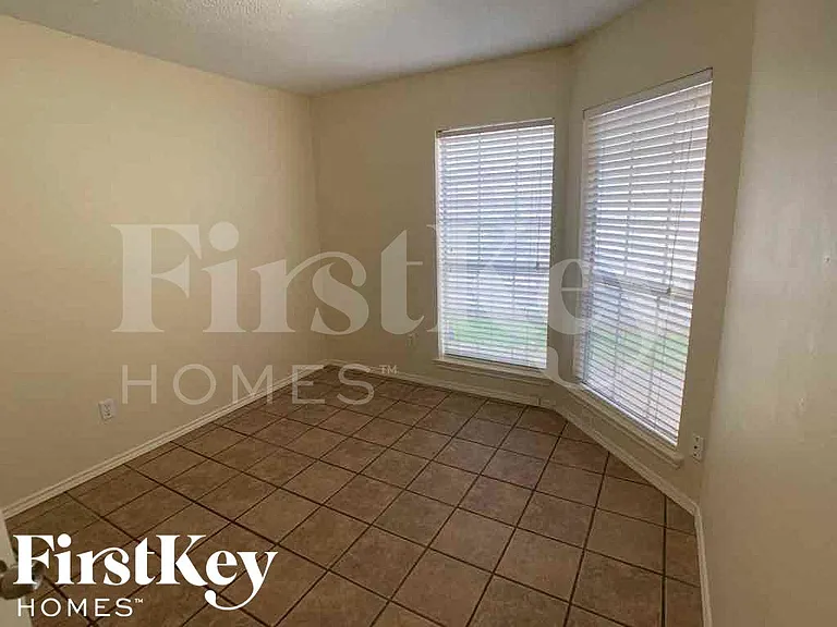 18614 Seaton Dr — Photo 21