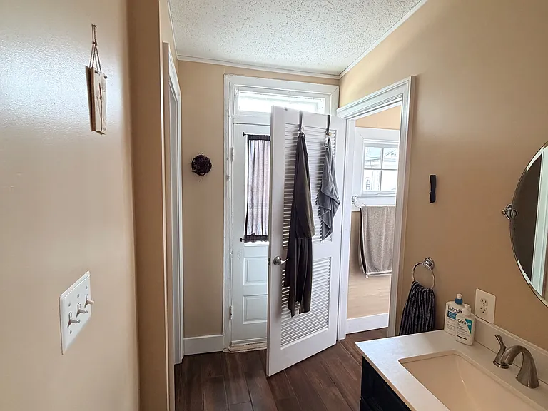 111 E Church St #E — Photo 31