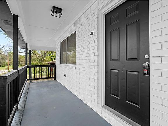 3rd image of 44 Bell St