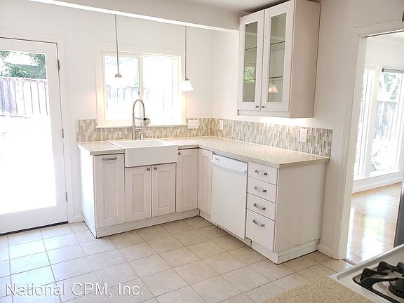 3rd image of 1014 Alameda De Las Pulgas