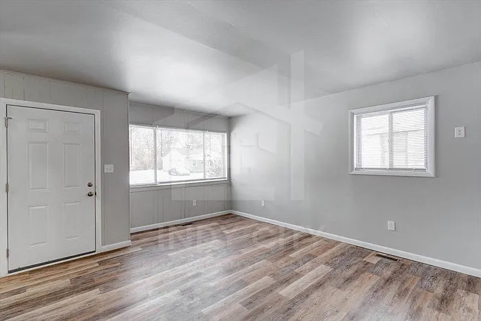 3 bed, 1.0 bath, 950 sqft, $1,400 — Photo 3