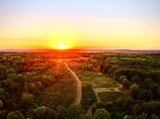 1 S Rocky Comfort Rd, Makanda, IL 62958