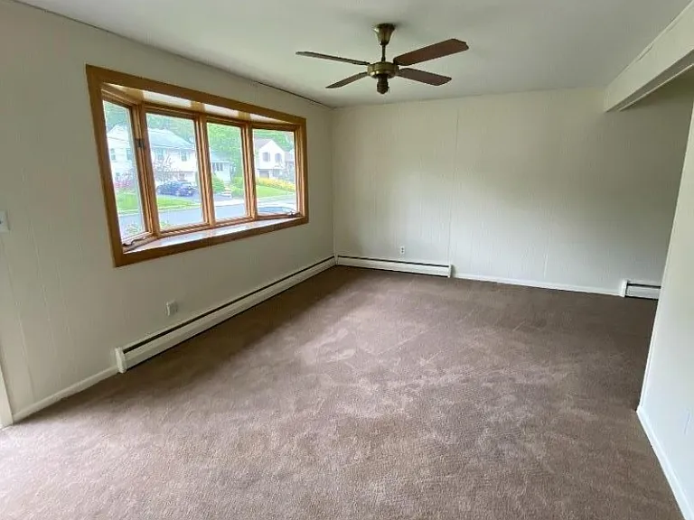 721 Lawrence Rd — Photo 2