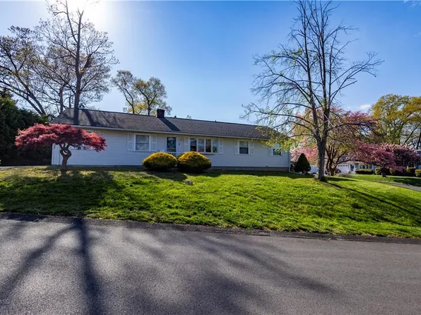 7 Plymouth Rd, North Providence, RI 02904