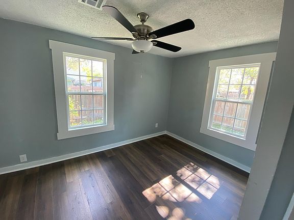 4th image of 411 W Avenue H