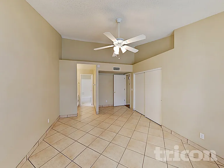 102 W Ivyglen St — Photo 23