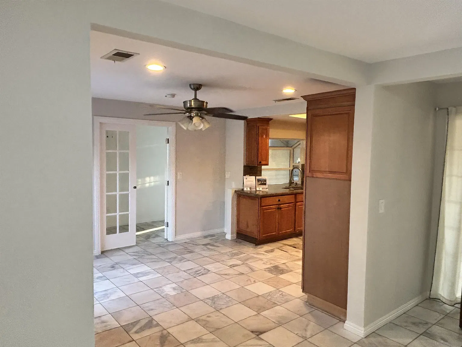 3 bed, 2.0 bath, 1300 sqft, $4,000 — Photo 3