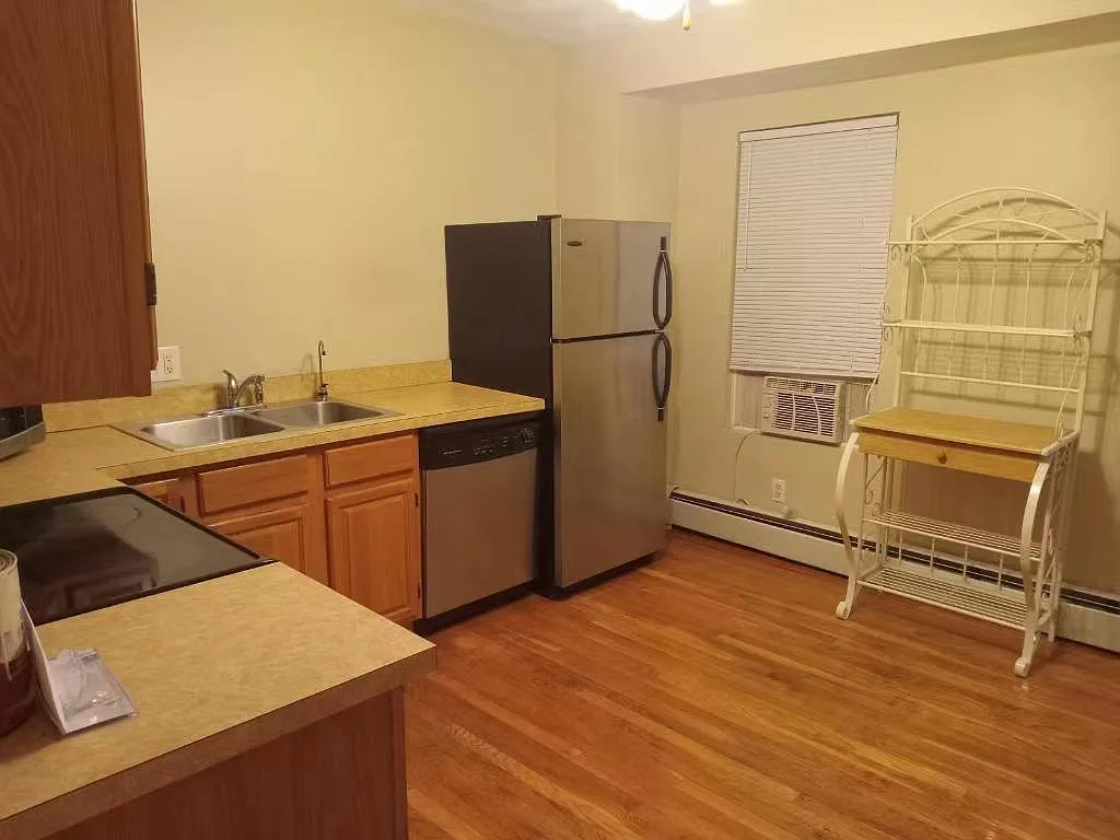 Building Photo - 42 Glenwood Ave #2