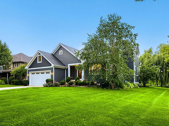 3rd image of 1074 Suffolk Ct