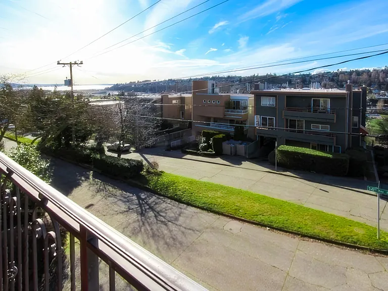 Barrett Square Apartments: Your Ideal Urban Home — Photo 15