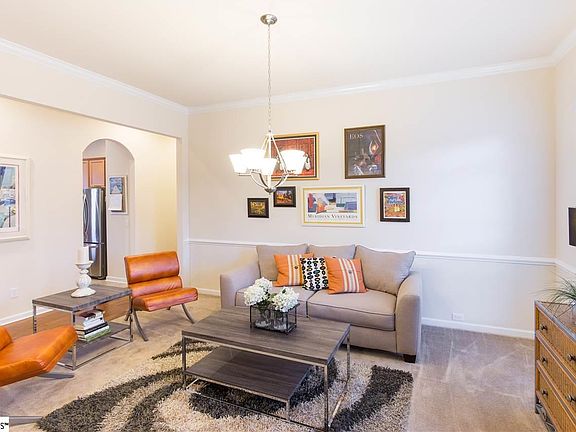 4th image of 204 Chapel Hill Ln