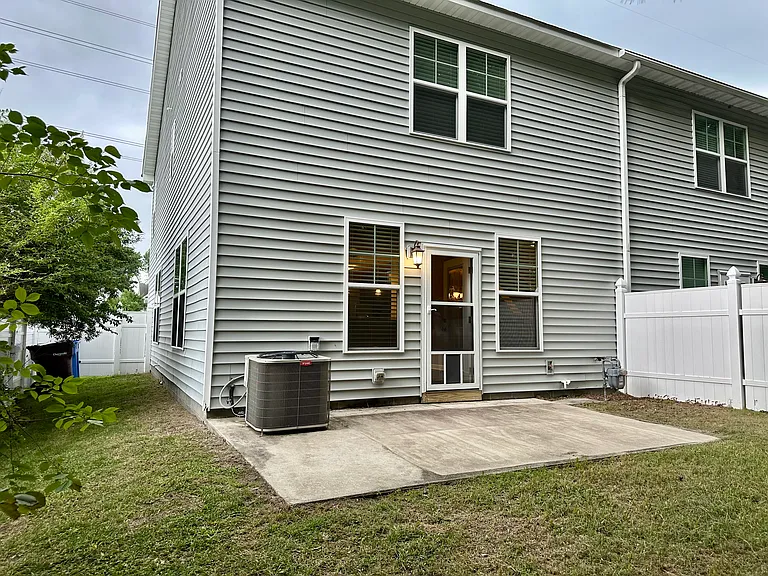 700 Albertine Ct — Photo 2