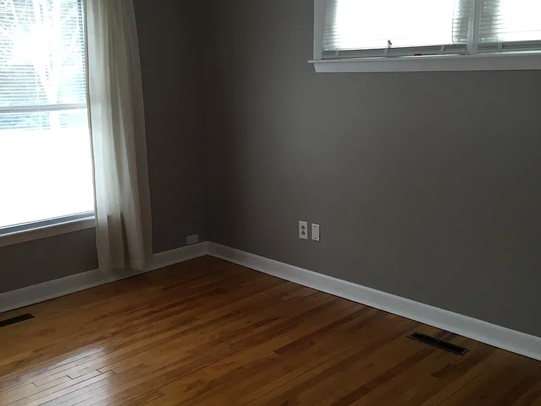 17 Moore Ave — Photo 3