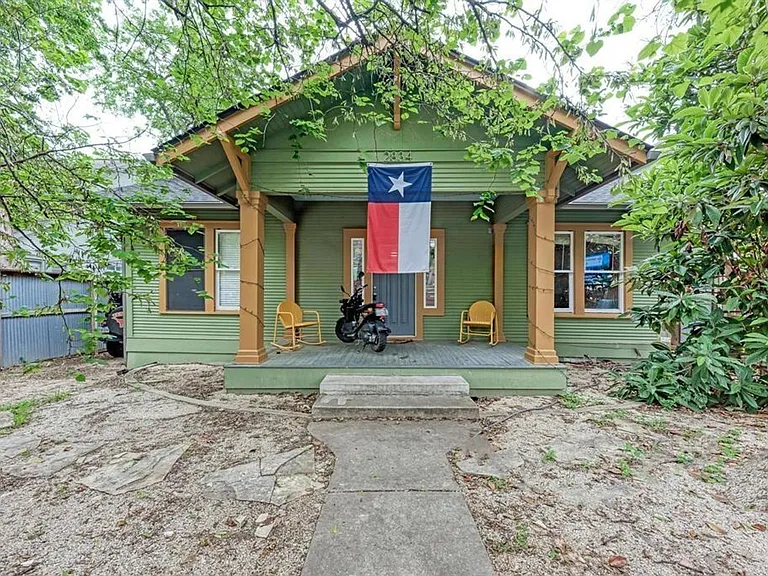 2834 Salado St — Photo 1