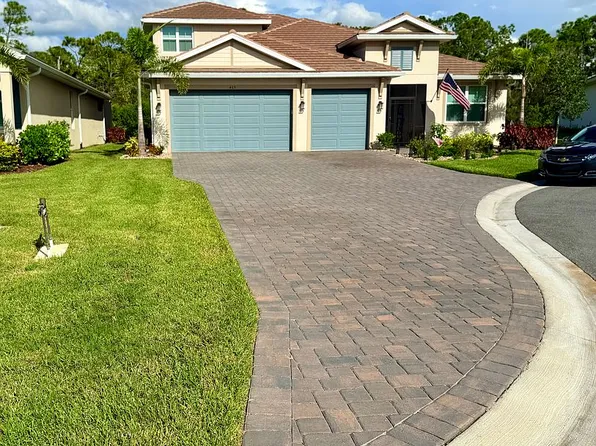 469 Baneberry Ct, Nokomis, FL 34275