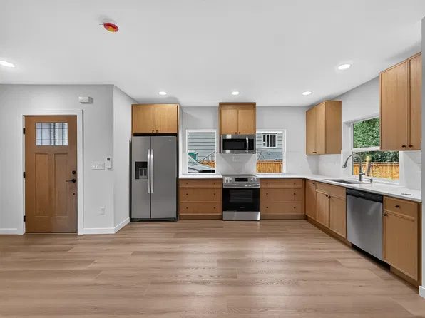 328 NE 125th St, Seattle, WA 98125