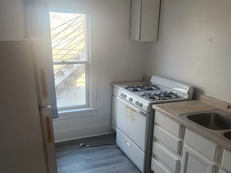 323 Rosewood Ave #2 — Photo 4