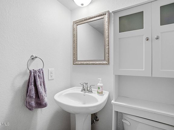 4th image of 319 Valley Ln