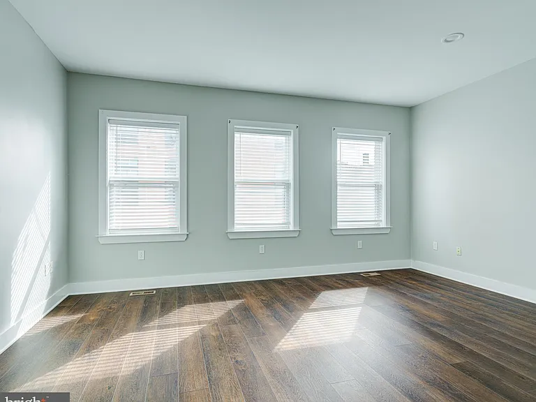 1118 E Dunton St — Photo 15