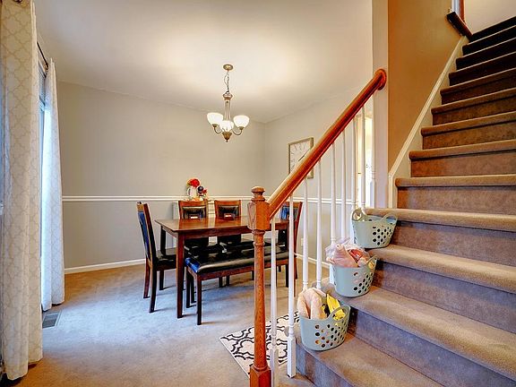 5th image of 2422 Queen Mary Ln