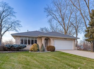 9S438 Highland Rd, Willowbrook, IL 60527