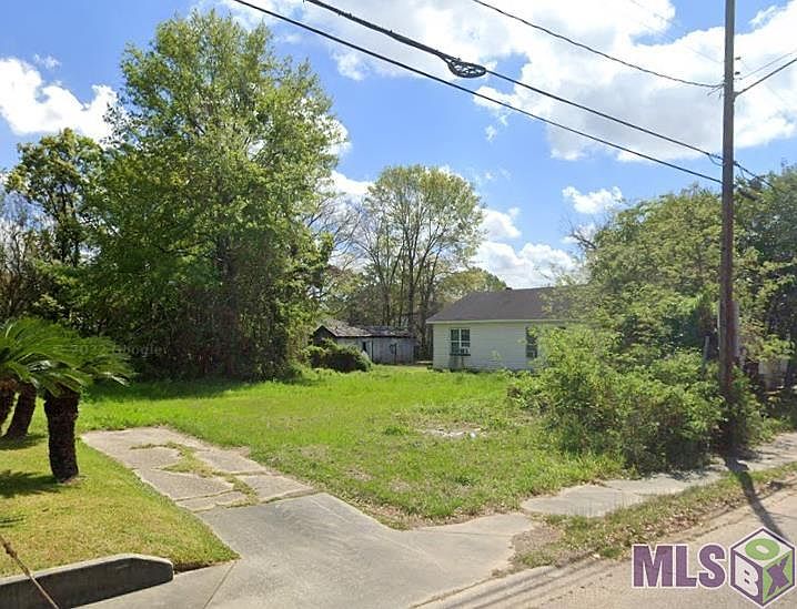2nd image of 910 & 924 N 29th St