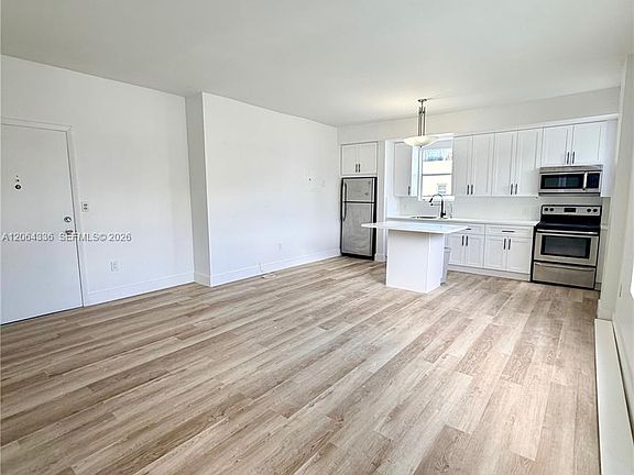 4th image of 737 Jefferson Ave APT 204