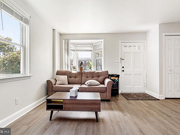 5th image of 2823 Plainfield Rd