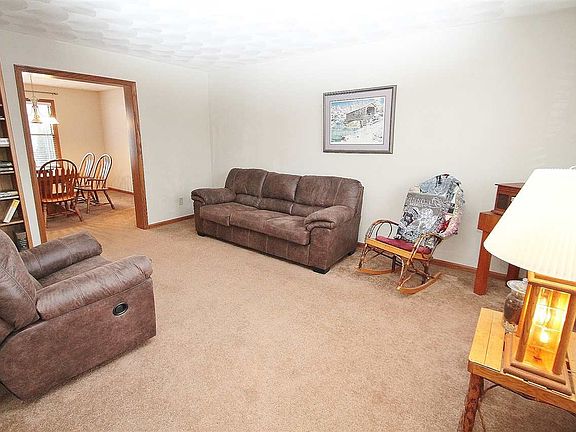 5th image of 9120 Longfellow Ln