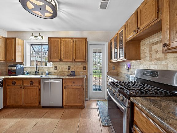5th image of 2525 Goldenrod Ave