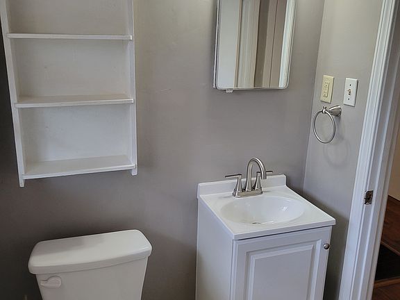 4th image of 245 Willow Run