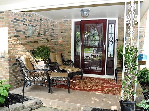 4th image of 434 Pickering Dr