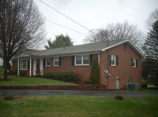 196 Moneta Cir, Bristol, VA 24201