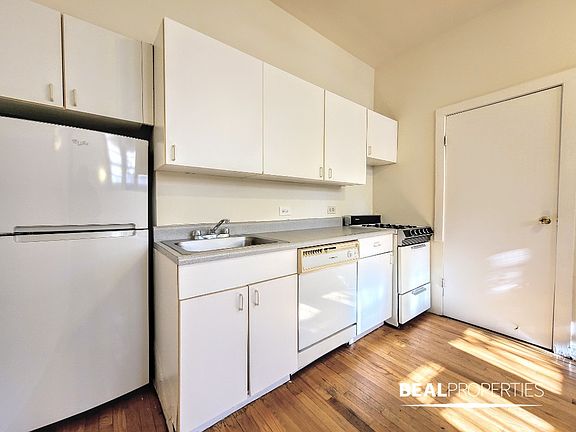5th image of 816 W Waveland Ave APT 33