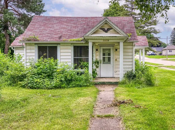 1114 Wyman St, New London, WI 54961