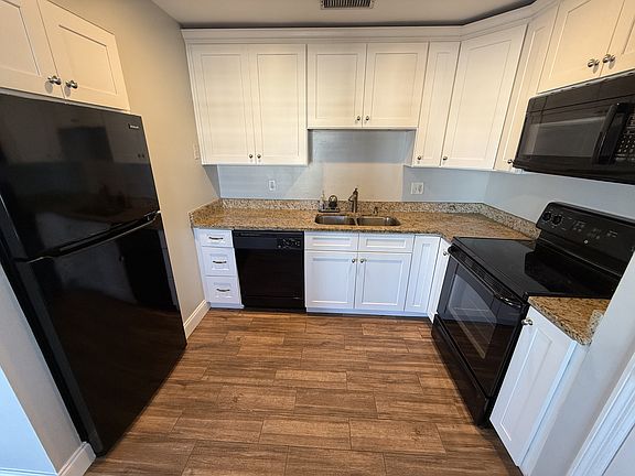 4th image of 5152 Salmon Dr SE