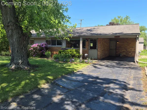 2664 Penna Dr, West Bloomfield, MI 48324