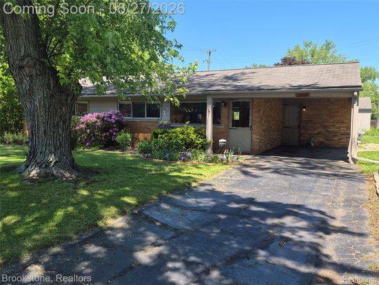 2664 Penna Dr, West Bloomfield, MI 48324
