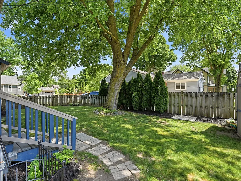 302 Yerkes St — Photo 44