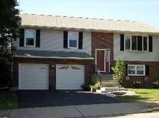 1688 Middle Rd, Bethlehem, PA 18017
