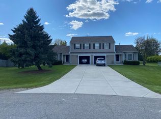 9459 Summerland Dr, Whitmore Lake, MI 48189