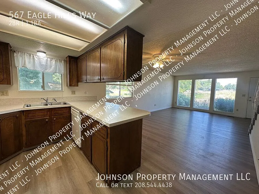 Spacious Eagle Duplex Near Golf Course Garage & Private Yard! — Photo 3
