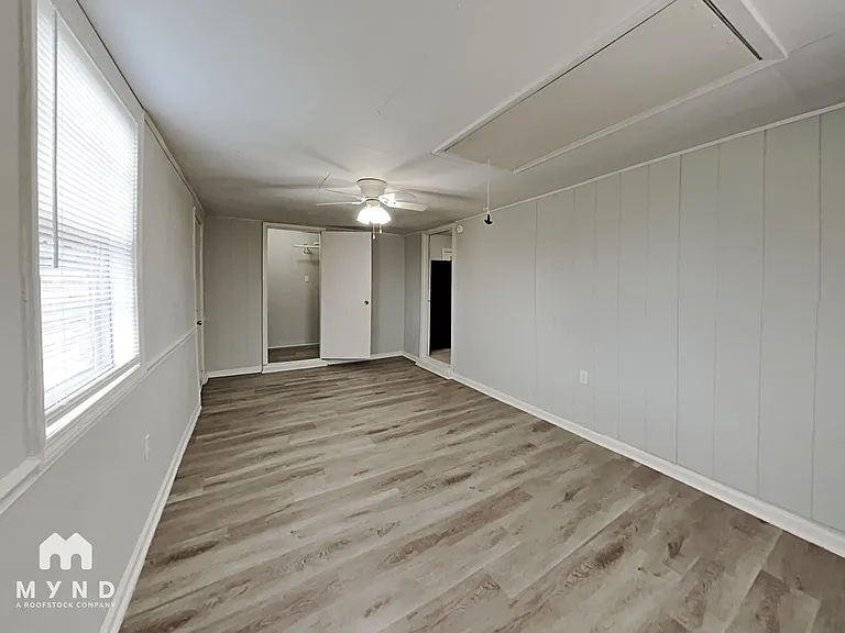2061 Coral Hills Dr — Photo 15
